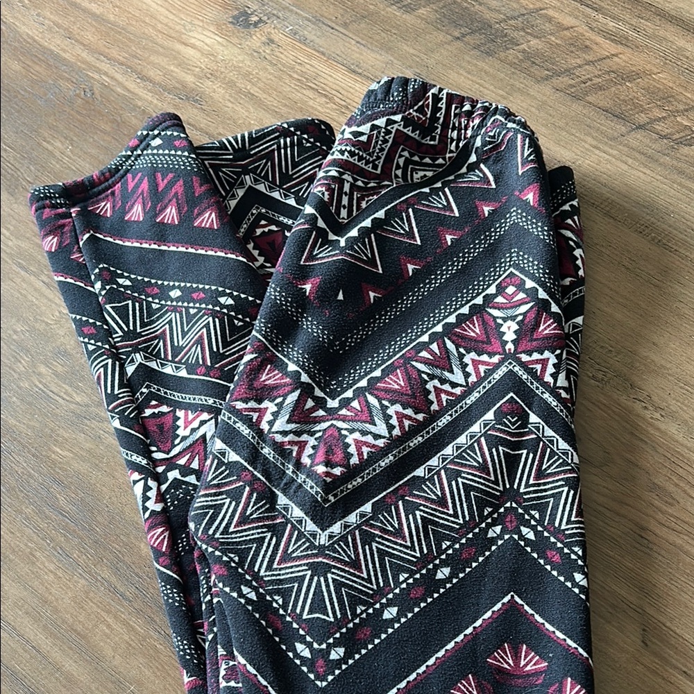 COZY Black and Pink Geometric fleece Leggings size XS